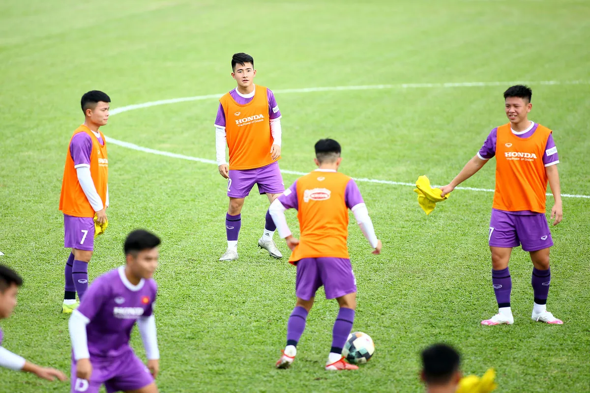 Đội tuyển U23 bắt đầu tập huấn tại Bình Dương - Ảnh 2. Đội tuyển U23 bắt đầu tập huấn tại Bình Dương - Ảnh 2.