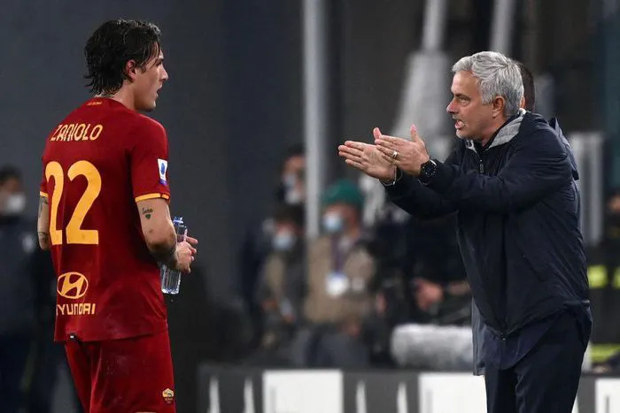 Bị Genoa cầm hòa, Mourinho đổ lỗi do trọng tài - Ảnh 2. Bị Genoa cầm hòa, Mourinho đổ lỗi do trọng tài - Ảnh 2.
