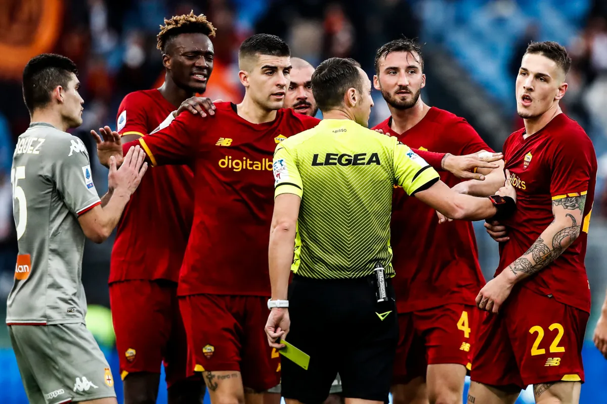 Bị Genoa cầm hòa, Mourinho đổ lỗi do trọng tài - Ảnh 1. Bị Genoa cầm hòa, Mourinho đổ lỗi do trọng tài - Ảnh 1.