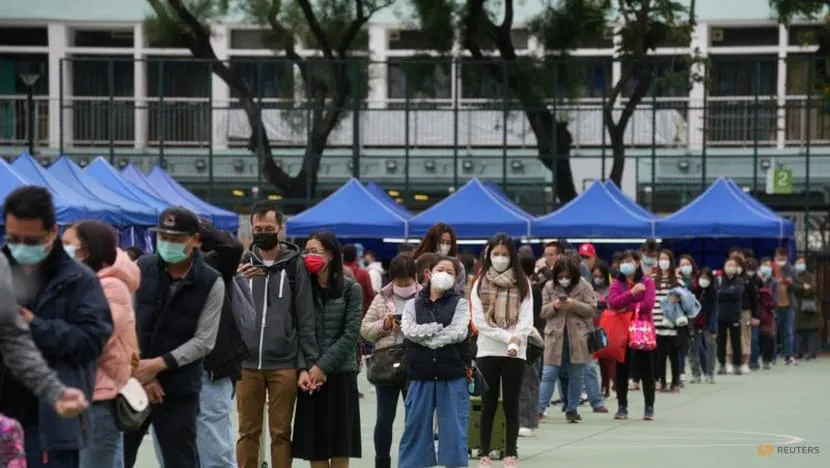 Hong Kong (Trung Quốc) báo cáo ca tử vong do COVID-19 đầu tiên trong 5 tháng qua - Ảnh 1.