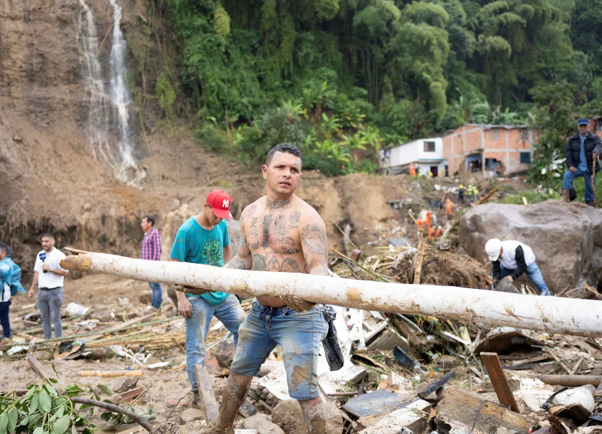 Sạt lở đất ở Colombia khiến ít nhất 14 người thiệt mạng và 35 người bị thương - Ảnh 6.