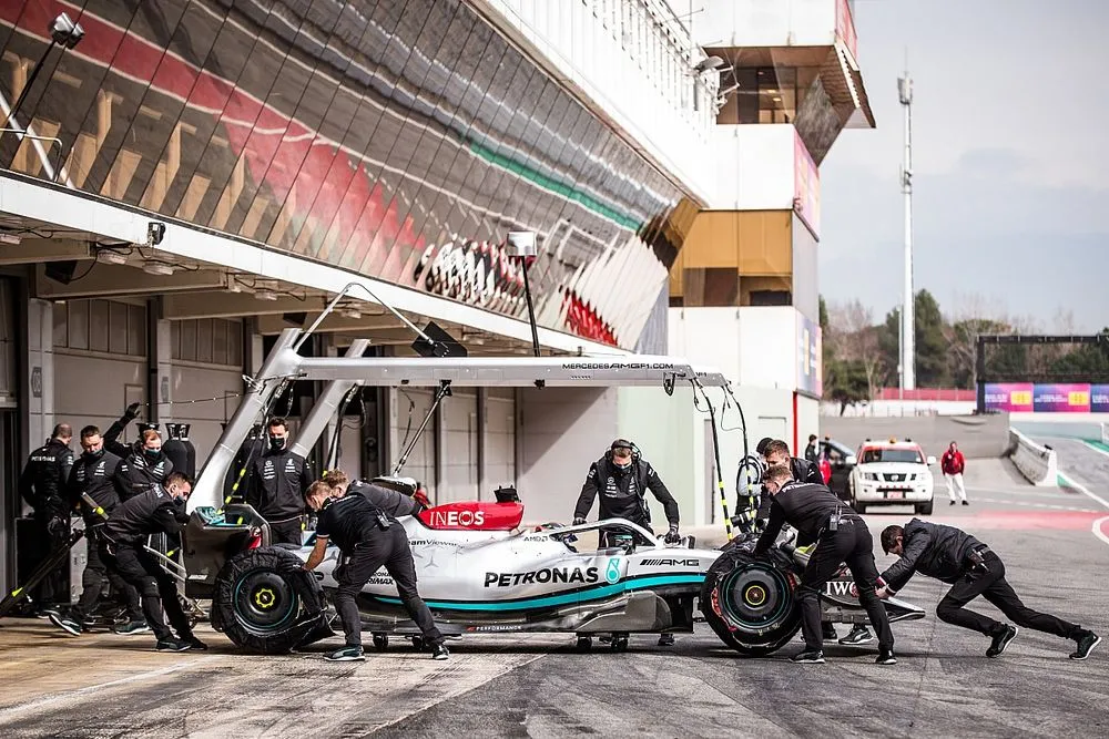 F1 | Các đội đua chuẩn bị cho đợt chạy thử thứ 2 tại Bahrain - Ảnh 1. F1 | Các đội đua chuẩn bị cho đợt chạy thử thứ 2 tại Bahrain - Ảnh 1.