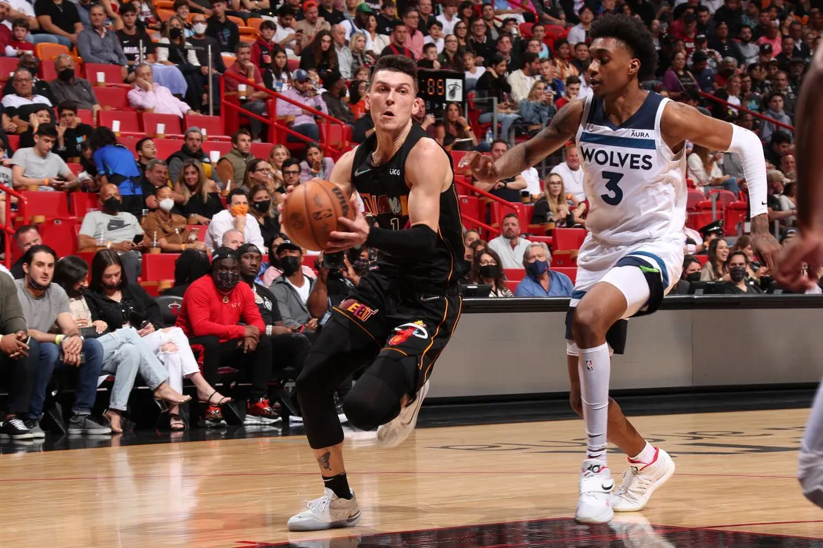 Miami Heat bất ngờ nhận thất bại trước Minnesota Timberwolves - Ảnh 2. Miami Heat bất ngờ nhận thất bại trước Minnesota Timberwolves - Ảnh 2.