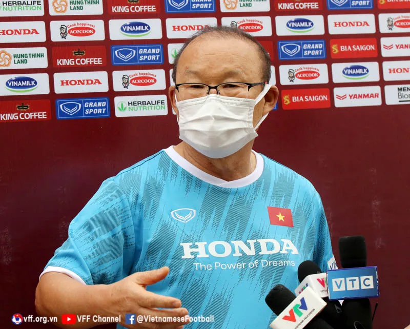 HLV Park Hang-seo: “Điều quan trọng nhất là luôn phải nỗ lực và thể hiện tinh thần quyết thắng” - Ảnh 2. HLV Park Hang-seo: “Điều quan trọng nhất là luôn phải nỗ lực và thể hiện tinh thần quyết thắng” - Ảnh 2.
