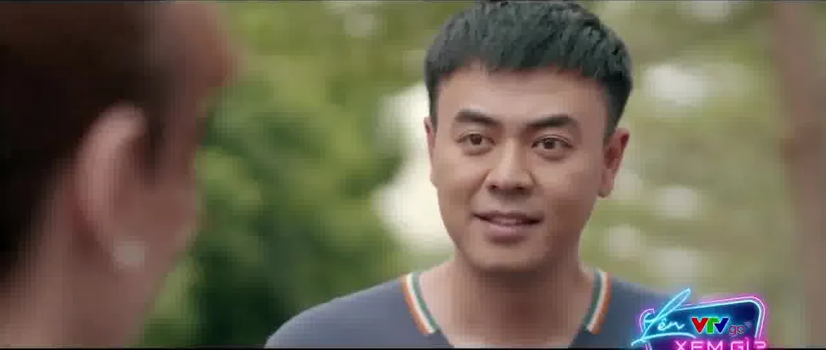 Anh c&oacute; phải đ&agrave;n &ocirc;ng kh&ocirc;ng? - Tập 17: Thấy t&igrave;nh cũ đ&oacute;n con một m&igrave;nh, Duy Anh hỏi ngay chồng đ&acirc;u - Ảnh 2.