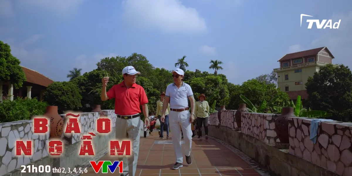 Bão ngầm - Tập 19: Thượng tá Tuất gặp bố nuôi bàn chuyện làm ăn - Ảnh 1.