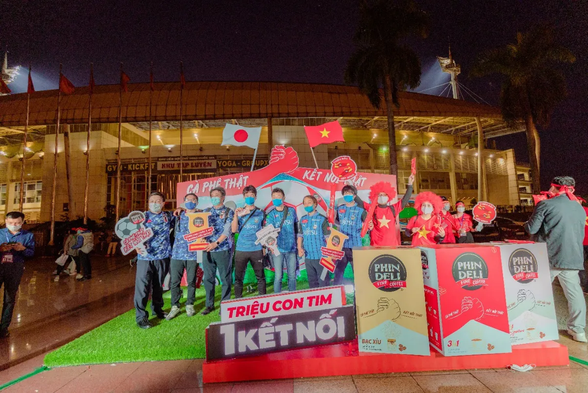 PhinDeli là đối tác chính thức tại vòng loại thứ 3 World Cup 2022 - Ảnh 1. PhinDeli là đối tác chính thức tại vòng loại thứ 3 World Cup 2022 - Ảnh 1.
