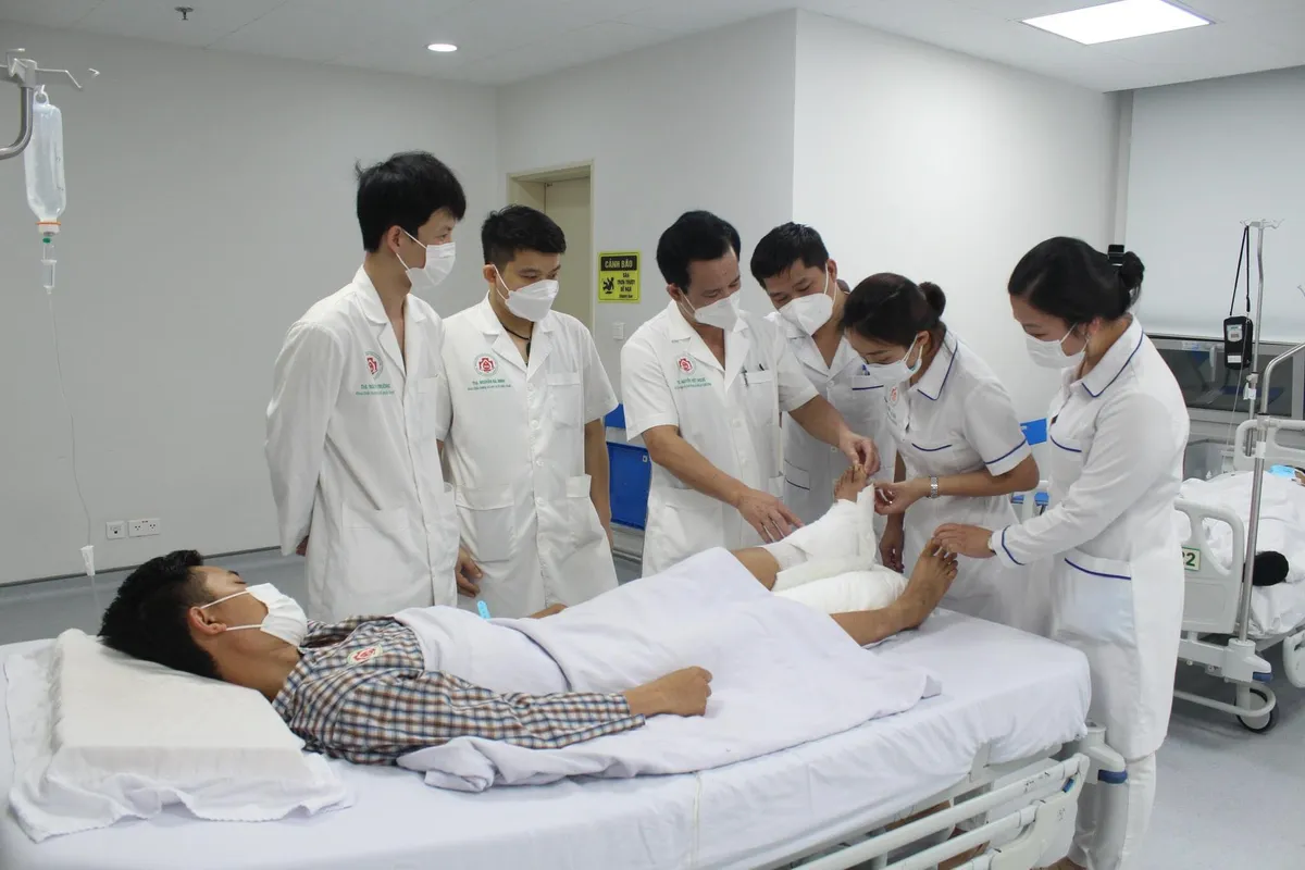 Cảnh báo tai nạn đứt rời chi thể do máy cắt cỏ - Ảnh 1.