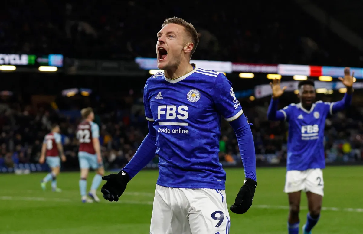 Jamie Vardy phá kỷ lục tồn tại 20 năm tại giải Ngoại hạng Anh - Ảnh 1. Jamie Vardy phá kỷ lục tồn tại 20 năm tại giải Ngoại hạng Anh - Ảnh 1.