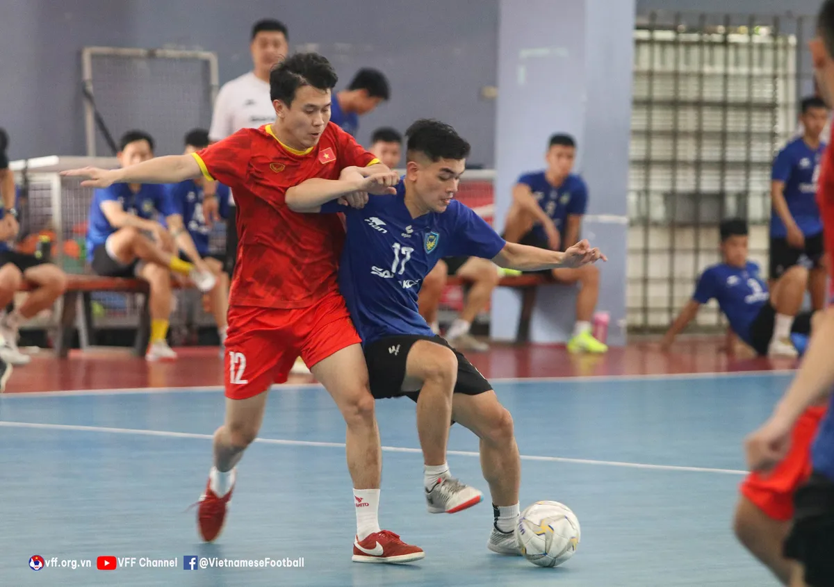 ĐT futsal Việt Nam hoàn tất giai đoạn rèn quân trong nước, lên đường sang Thái Lan tập huấn - Ảnh 1. ĐT futsal Việt Nam hoàn tất giai đoạn rèn quân trong nước, lên đường sang Thái Lan tập huấn - Ảnh 1.