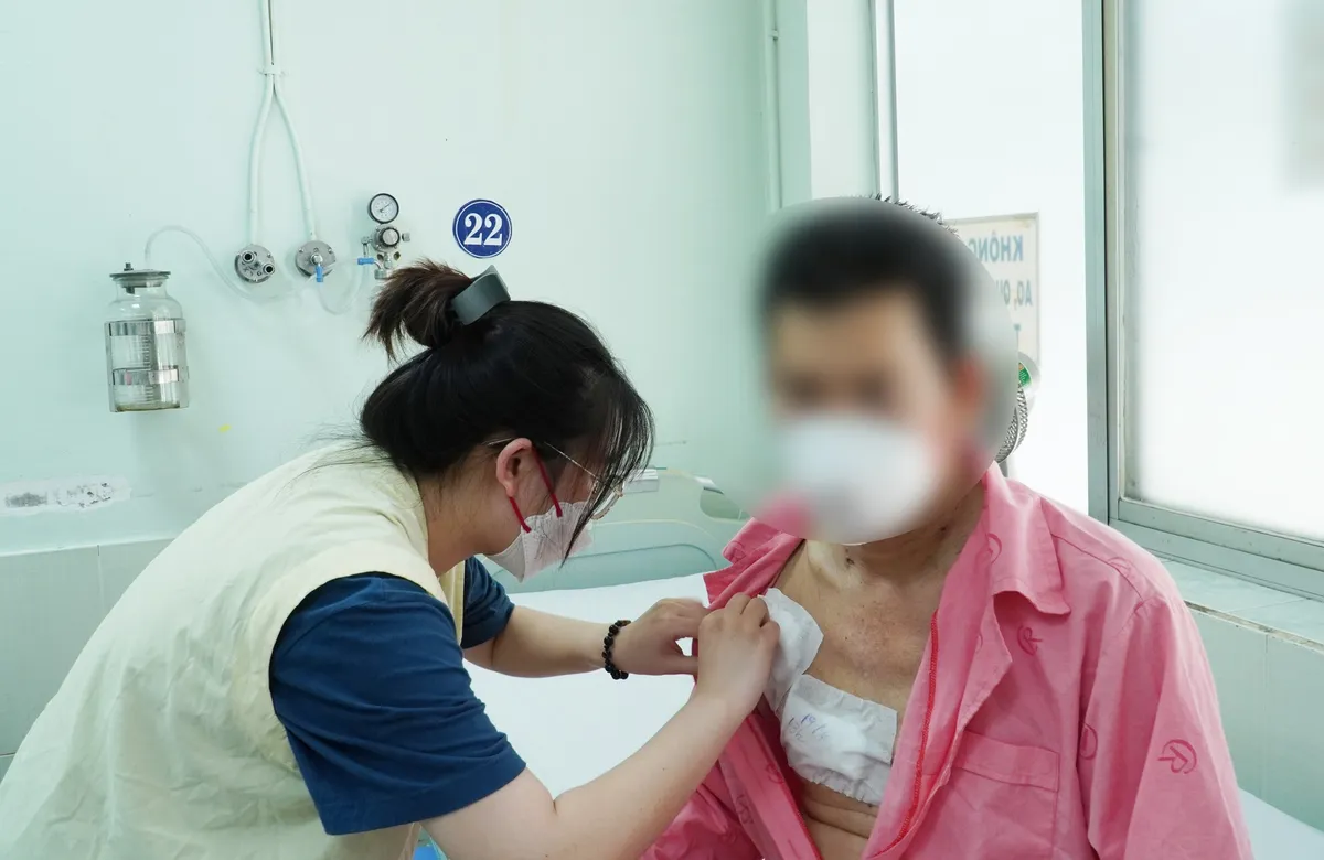 Lần đầu tiên tại Việt Nam: Thực hiện phẫu thuật Bentall qua đường xâm lấn tối thiểu - Ảnh 1.