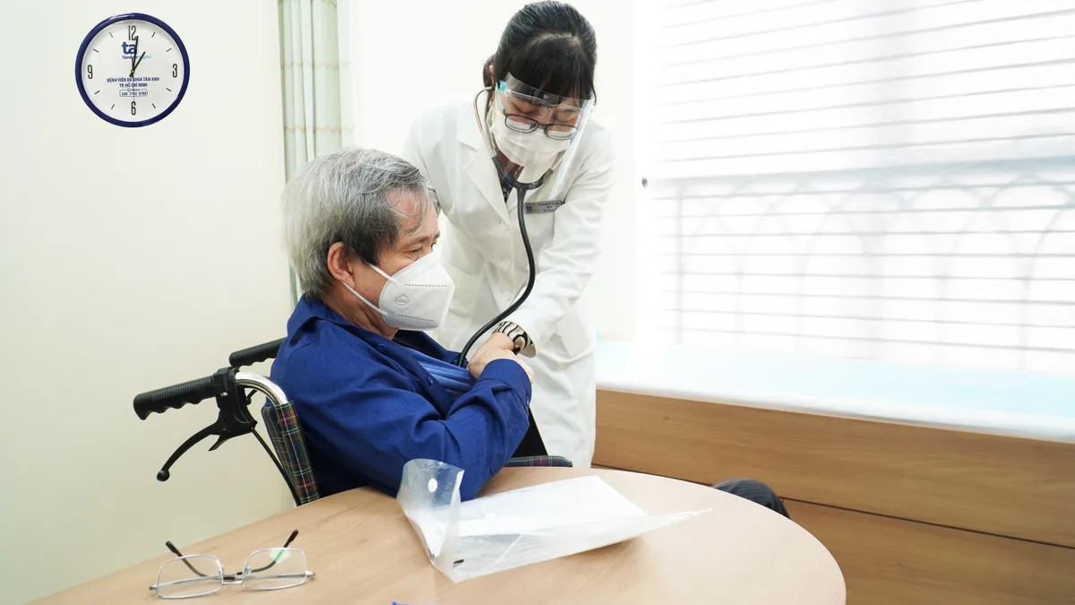 Bắt đầu tiêm kháng thể đơn dòng Evusheld dự phòng COVID-19 cho người nguy cơ cao - Ảnh 2. Bắt đầu tiêm kháng thể đơn dòng Evusheld dự phòng COVID-19 cho người nguy cơ cao - Ảnh 2.