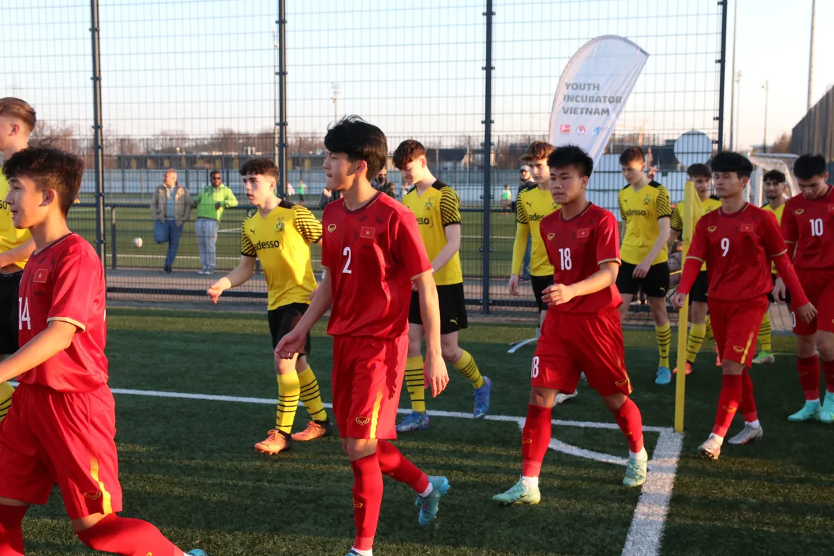 Đội tuyển U17 Việt Nam và tuần tập huấn đáng nhớ tại Dortmund - Ảnh 1. Đội tuyển U17 Việt Nam và tuần tập huấn đáng nhớ tại Dortmund - Ảnh 1.