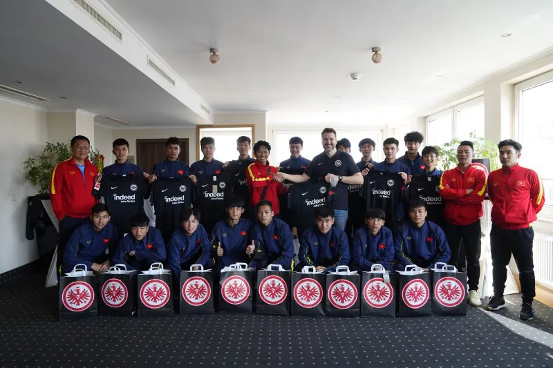 ĐT U17 Việt Nam có tập buổi đầu tiên tại Frankfurt - Ảnh 2. ĐT U17 Việt Nam có tập buổi đầu tiên tại Frankfurt - Ảnh 2.