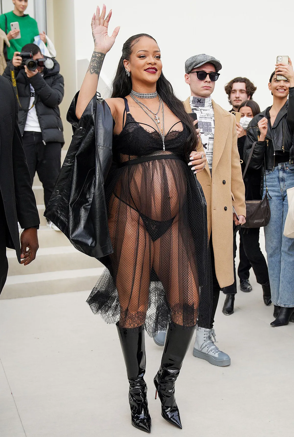 Mãn nhãn với thời trang bà bầu đầy cá tính của Rihanna - Ảnh 8.