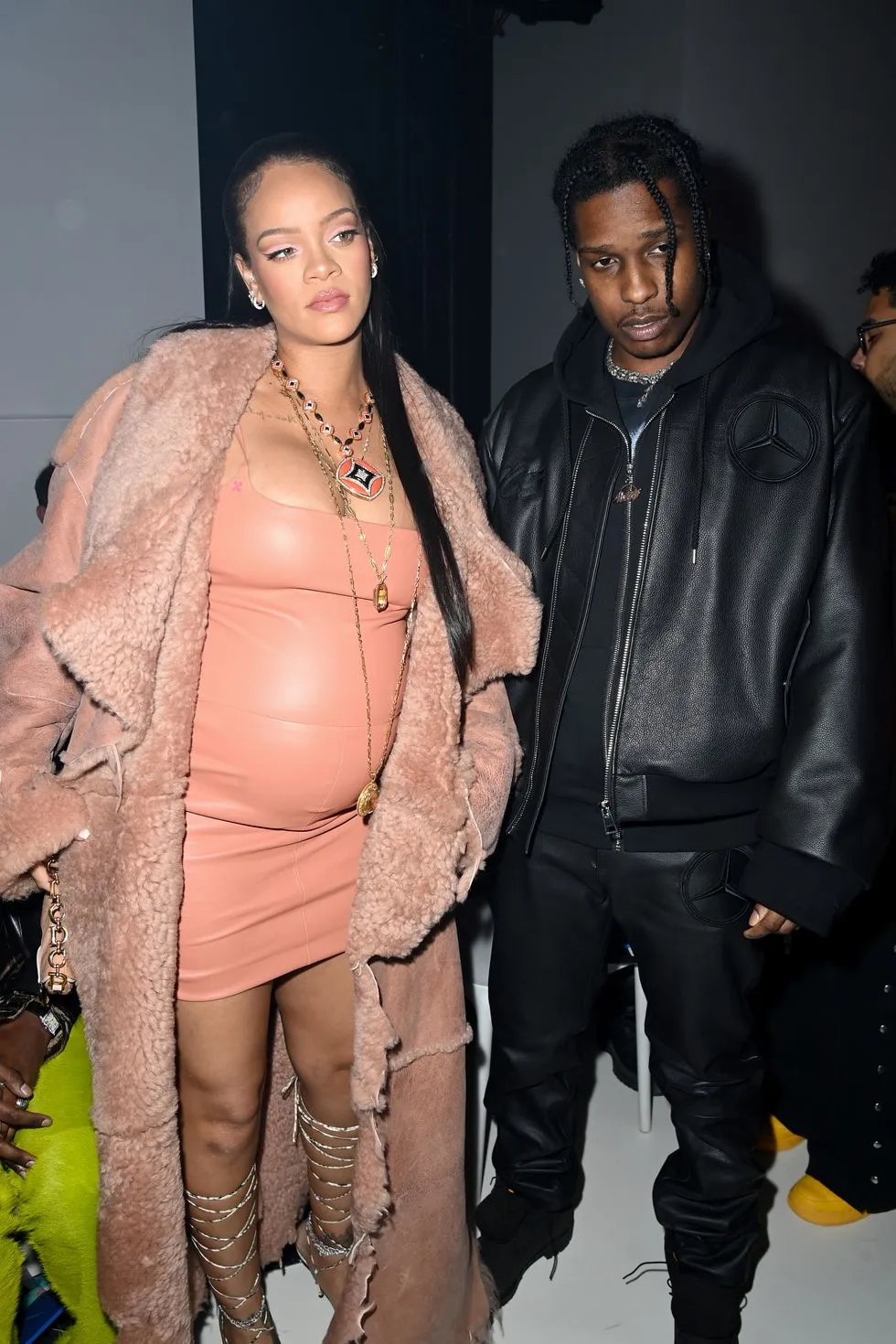 Mãn nhãn với thời trang bà bầu đầy cá tính của Rihanna - Ảnh 5.