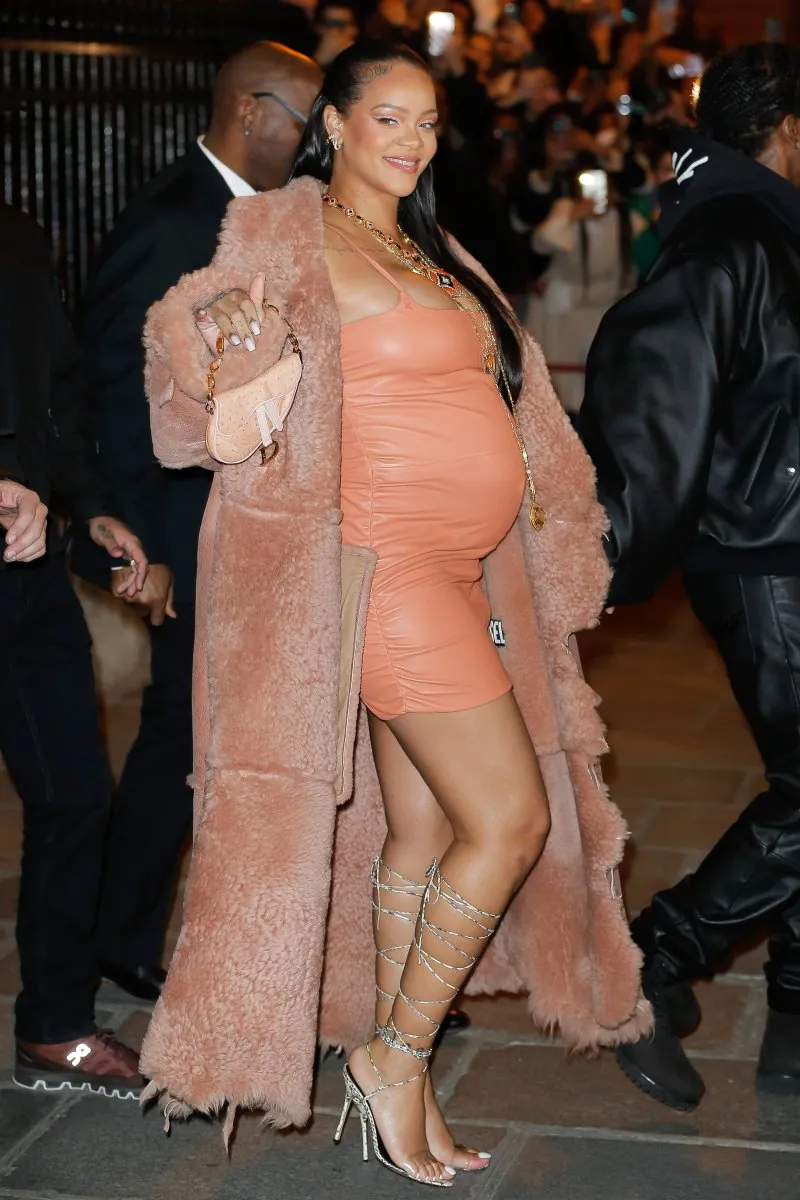 Mãn nhãn với thời trang bà bầu đầy cá tính của Rihanna - Ảnh 6.