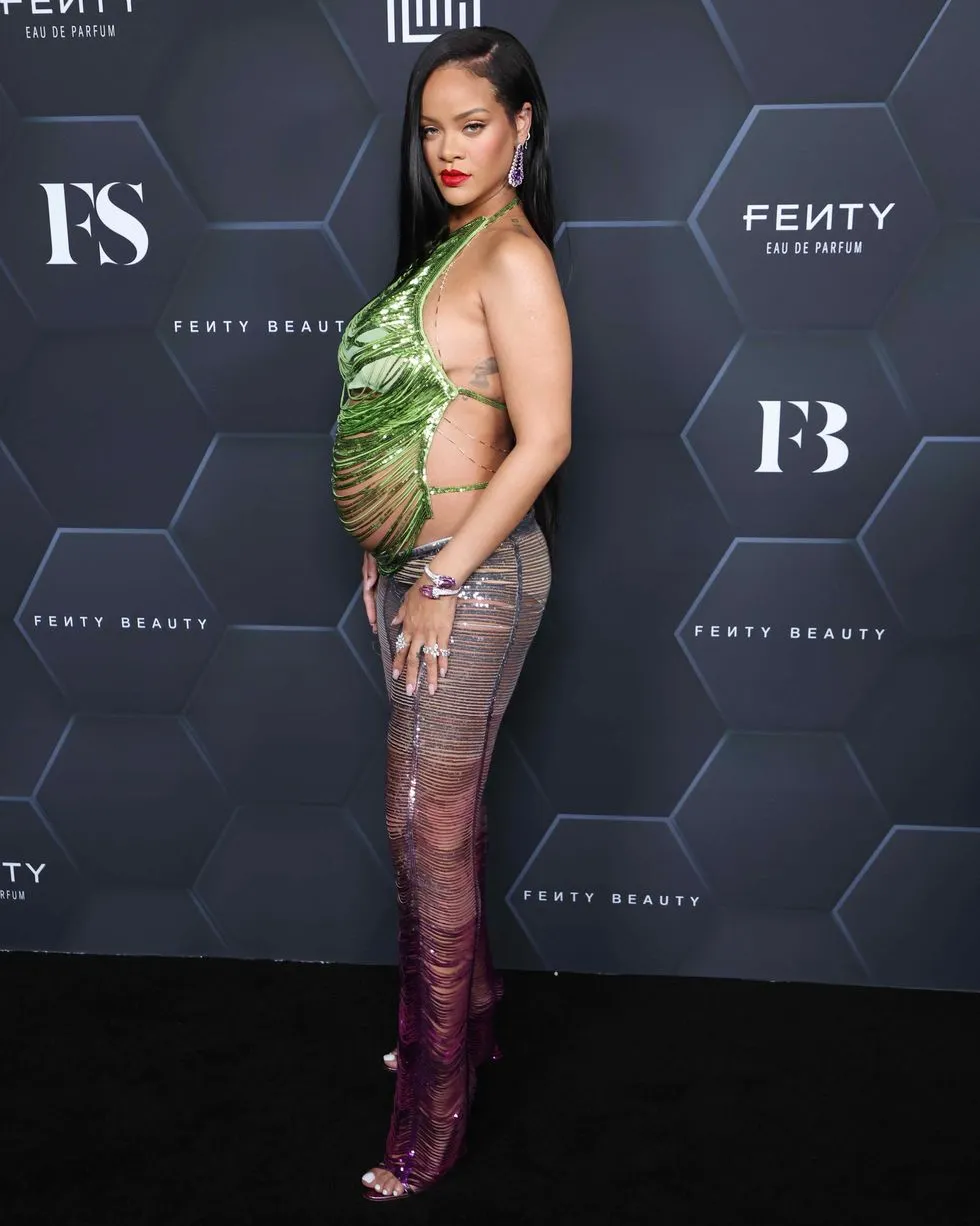 Mãn nhãn với thời trang bà bầu đầy cá tính của Rihanna - Ảnh 1.