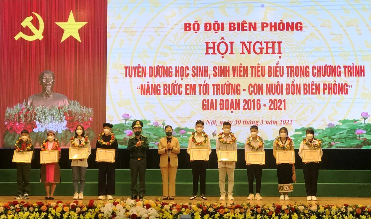 Tuyên dương các con nuôi đồn biên phòng - Ảnh 1.