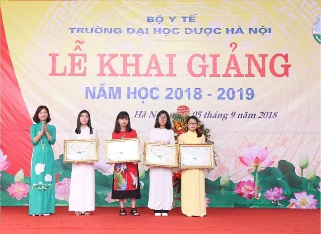 Học bổng Dạ Hương  - Chung sức c&ugrave;ng nữ thầy thuốc tương lai - Ảnh 2.