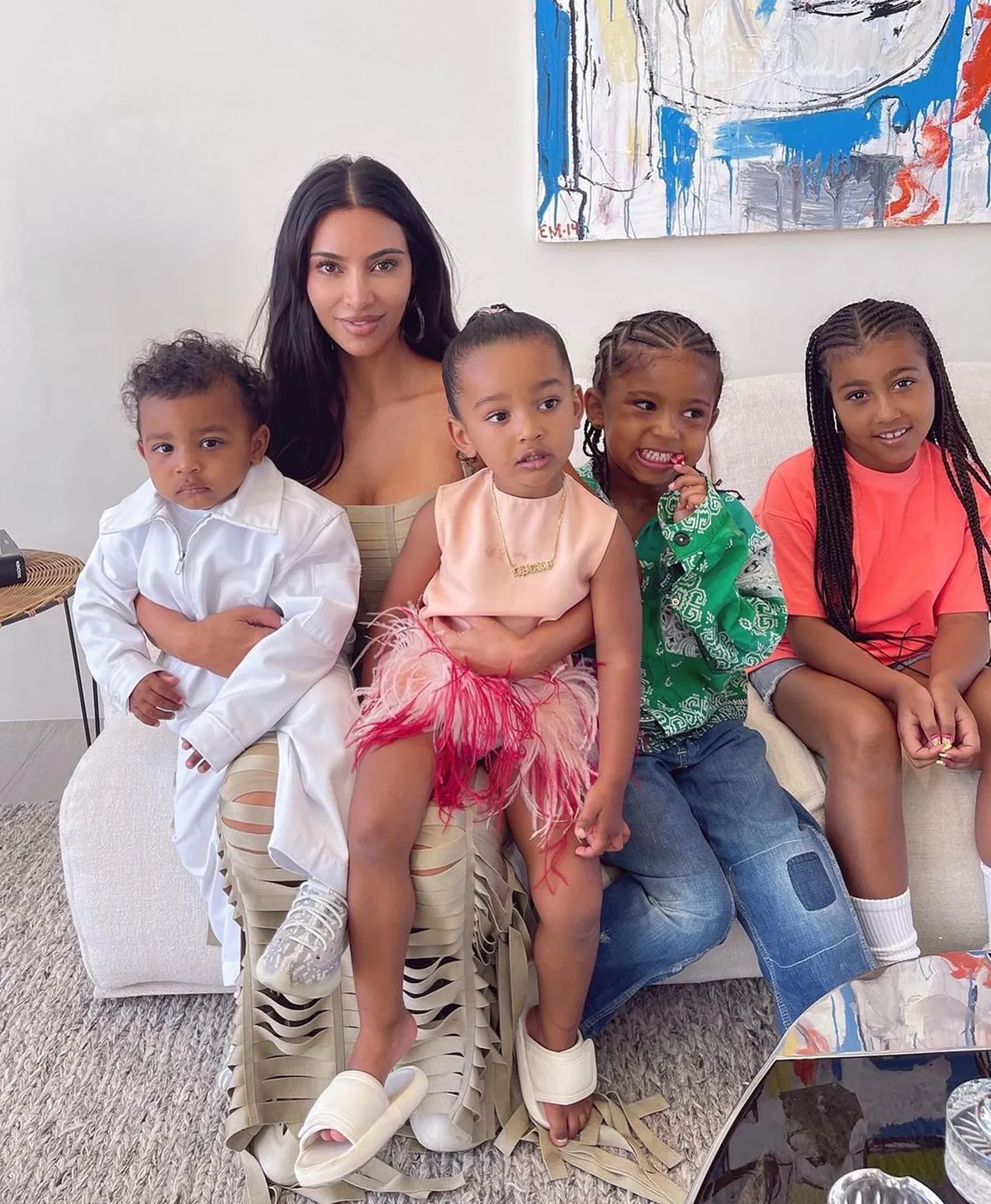 Kim Kardashian không còn quan tâm lùm xùm của chồng cũ - Ảnh 1.