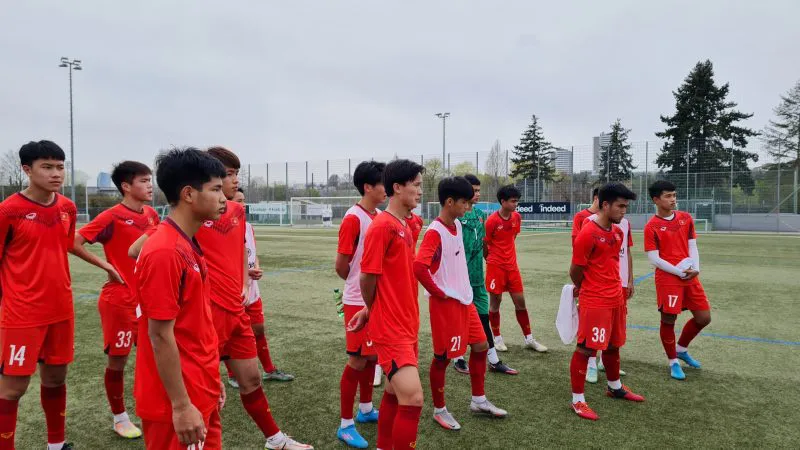 Đội tuyển U17 Việt Nam rèn bài tập đậm chất châu Âu, chuẩn bị đối đầu U16 Eintracht Frankfurt - Ảnh 2. Đội tuyển U17 Việt Nam rèn bài tập đậm chất châu Âu, chuẩn bị đối đầu U16 Eintracht Frankfurt - Ảnh 2.