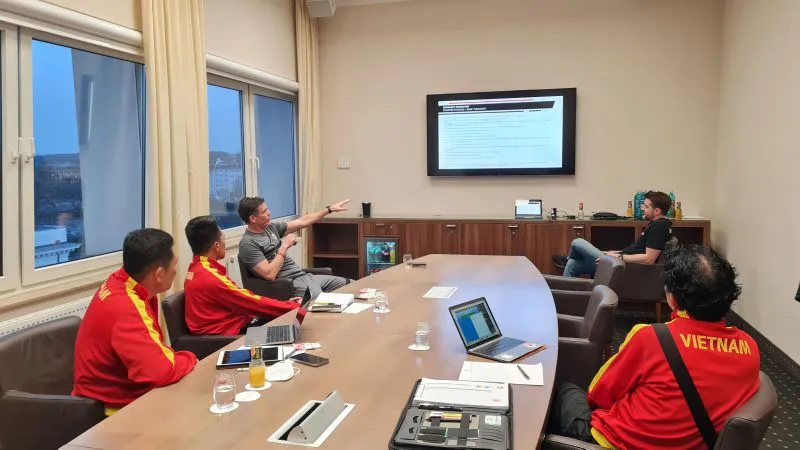 Đội tuyển U17 Việt Nam rèn bài tập đậm chất châu Âu, chuẩn bị đối đầu U16 Eintracht Frankfurt - Ảnh 3. Đội tuyển U17 Việt Nam rèn bài tập đậm chất châu Âu, chuẩn bị đối đầu U16 Eintracht Frankfurt - Ảnh 3.