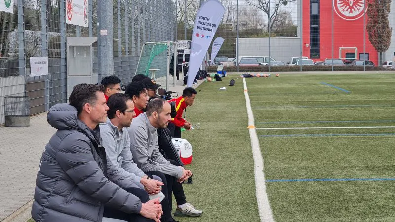 Đội tuyển U17 Việt Nam rèn bài tập đậm chất châu Âu, chuẩn bị đối đầu U16 Eintracht Frankfurt - Ảnh 4. Đội tuyển U17 Việt Nam rèn bài tập đậm chất châu Âu, chuẩn bị đối đầu U16 Eintracht Frankfurt - Ảnh 4.