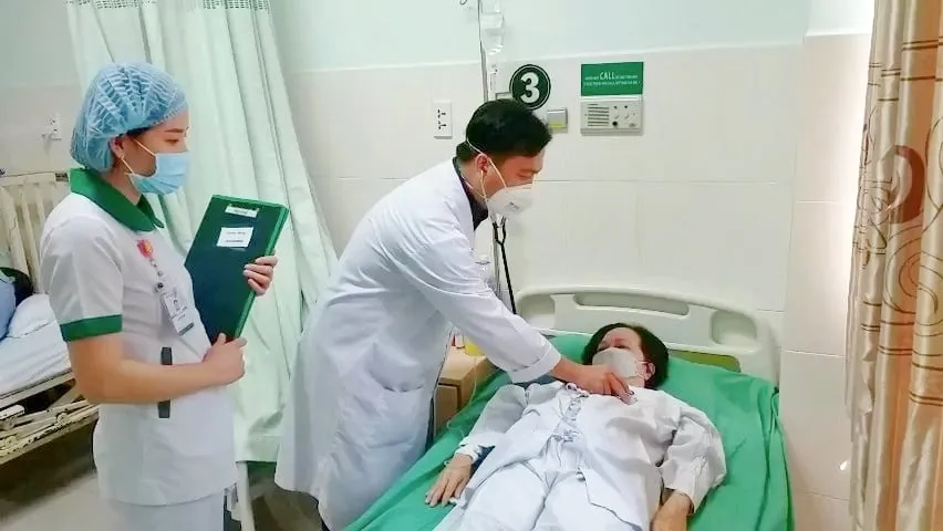 Đau bụng dữ dội, vào viện phát hiện xương cá đâm xuyên thành dạ dày vào tụy - Ảnh 1.