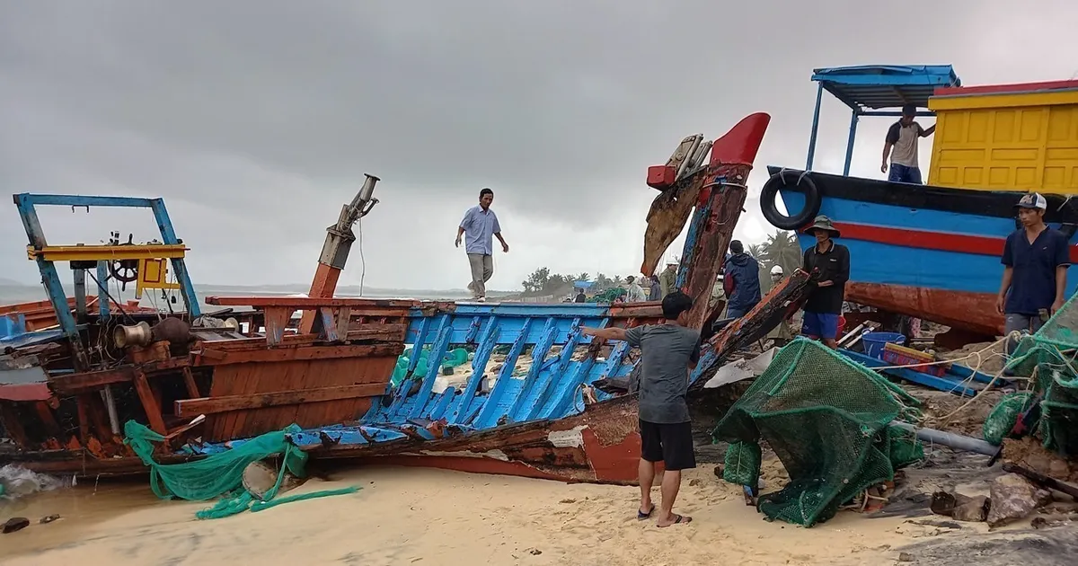 Phú Yên thiệt hại nặng do mưa to, gió lớn - Ảnh 6.