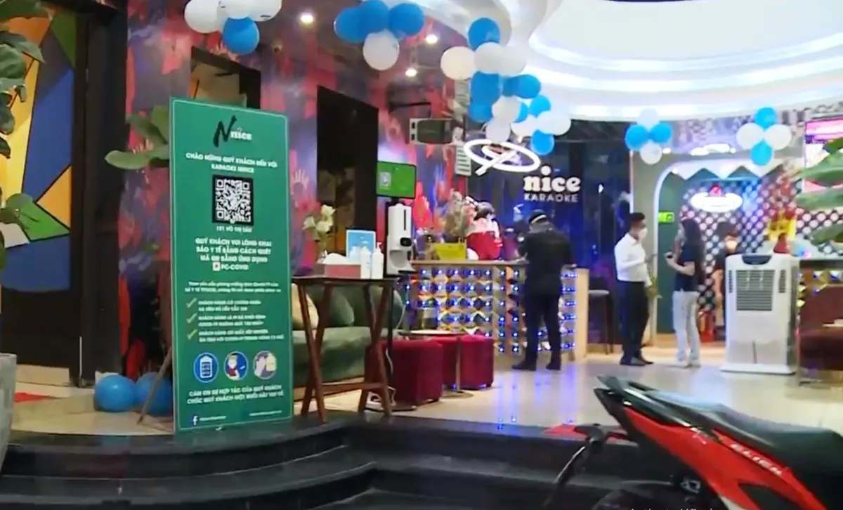 TP Hồ Chí Minh: Tạm dừng quán bar, vũ trường, karaoke ở 13 địa bàn vùng cam - Ảnh 1. TP Hồ Chí Minh: Tạm dừng quán bar, vũ trường, karaoke ở 13 địa bàn vùng cam - Ảnh 1.
