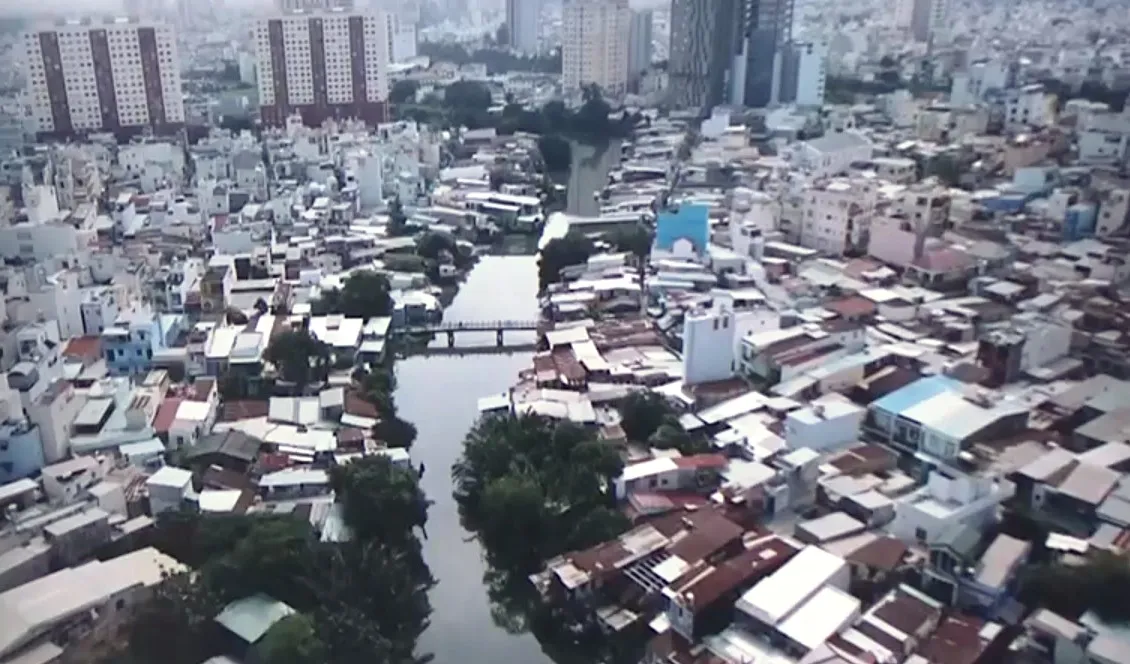 Gian nan công tác di dời nhà ven kênh rạch - Ảnh 1.