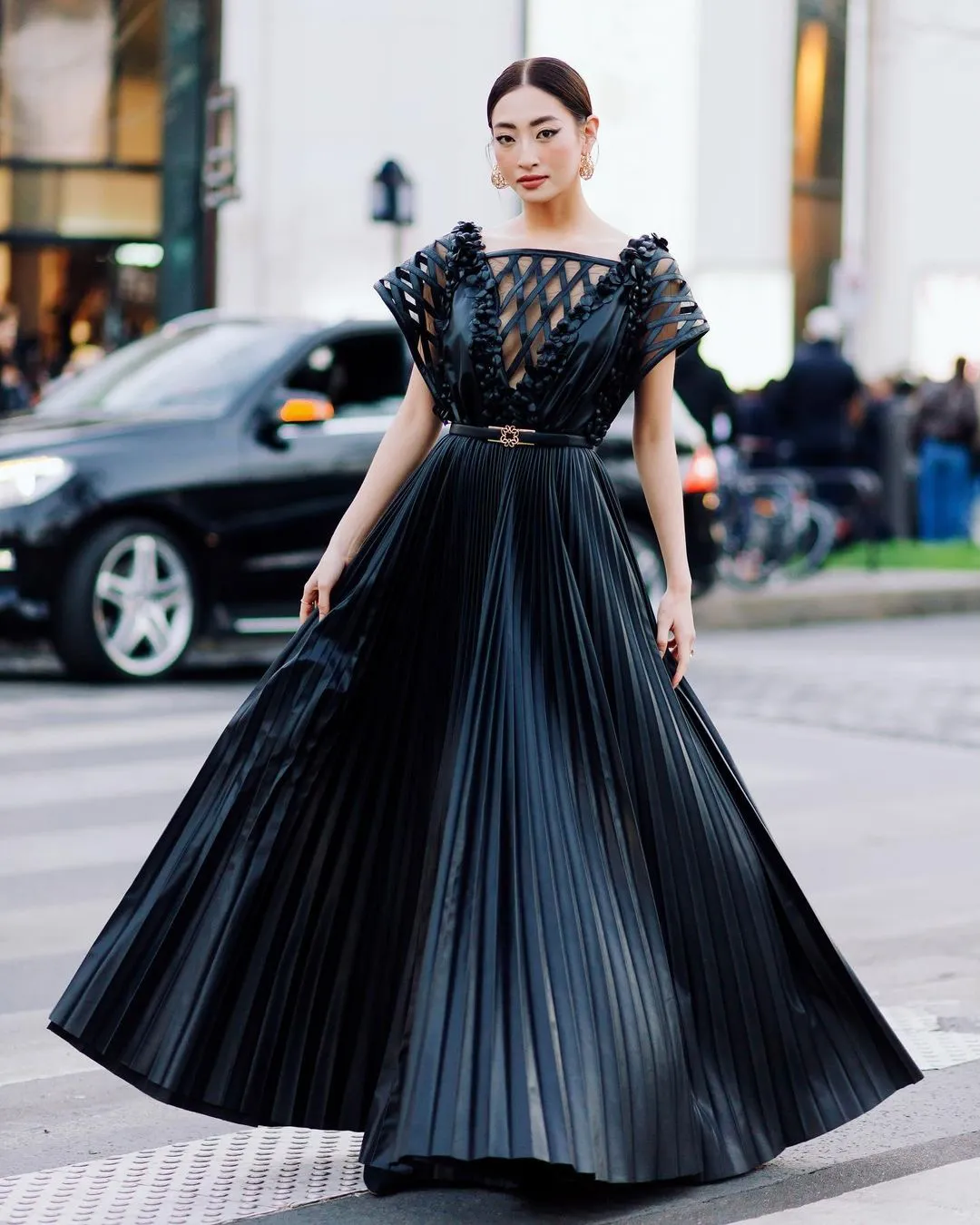 Hoa hậu Lương Thuỳ Linh, Á hậu Phương Anh “lên đồ” dự Paris Fashion Week - Ảnh 2.