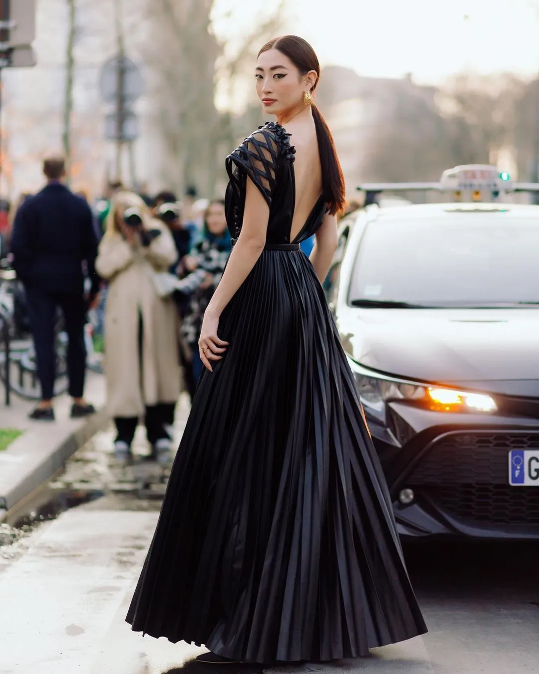 Hoa hậu Lương Thuỳ Linh, Á hậu Phương Anh “lên đồ” dự Paris Fashion Week - Ảnh 4.