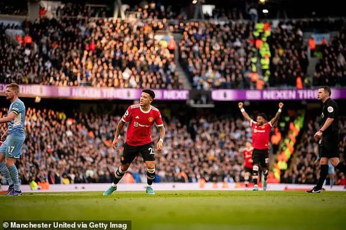 Thua bạc nhược Man City, Man Utd văng khỏi top 4 - Ảnh 2. Thua bạc nhược Man City, Man Utd văng khỏi top 4 - Ảnh 2.