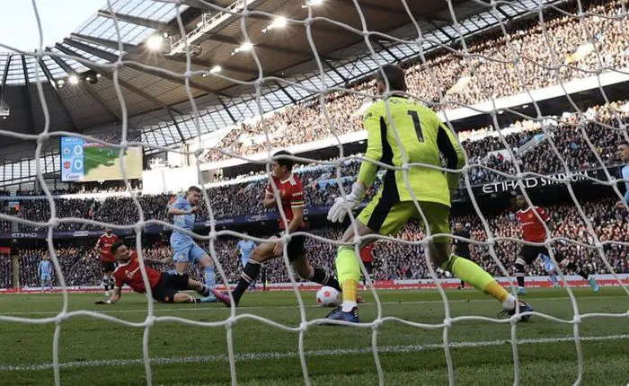 Thua bạc nhược Man City, Man Utd văng khỏi top 4 - Ảnh 3. Thua bạc nhược Man City, Man Utd văng khỏi top 4 - Ảnh 3.