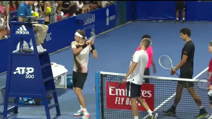 Alexander Zverev lãnh thêm án phạt - Ảnh 1.