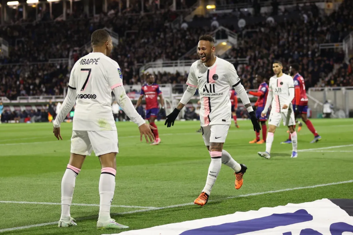 Mbappe, Neymar cùng lập hat-trick, PSG đè bẹp Clermont - Ảnh 1. Mbappe, Neymar cùng lập hat-trick, PSG đè bẹp Clermont - Ảnh 1.