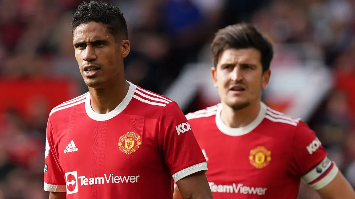 Varane từ món hời trở thành cú lừa tại Man Utd? - Ảnh 1. Varane từ món hời trở thành cú lừa tại Man Utd? - Ảnh 1.