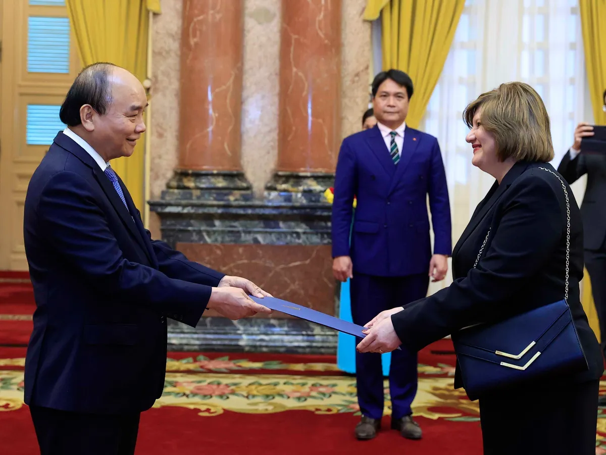 Chủ tịch nước nhận Quốc thư của Đại sứ Belarus v&agrave; Ai Cập - Ảnh 1.