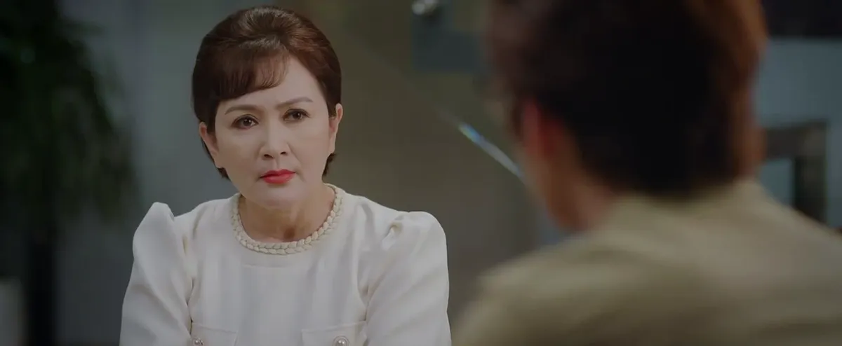 Thương ng&agrave;y nắng về - Tập 6: Tr&aacute;ch mẹ nu&ocirc;i qu&aacute; đ&aacute;ng, Duy b&ecirc;nh chị đẹp chằm chặp - Ảnh 2.