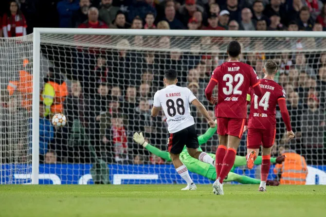 Liverpool 3-3 Benfica (chung cuộc 6-4): c&uacute; đ&uacute;p của Firmino gi&uacute;p đội b&oacute;ng th&agrave;nh phố cảng nu&ocirc;i hy vọng ăn 4 - Ảnh 2.