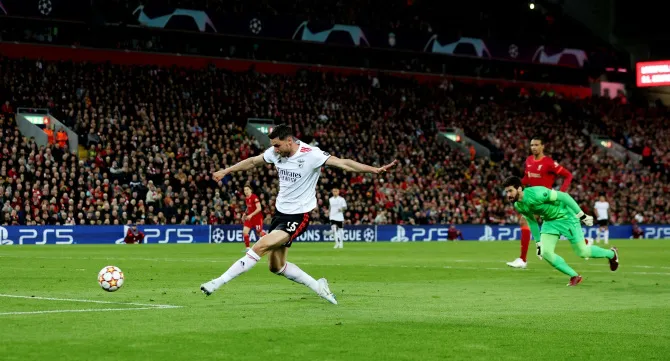 Liverpool 3-3 Benfica (chung cuộc 6-4): c&uacute; đ&uacute;p của Firmino gi&uacute;p đội b&oacute;ng th&agrave;nh phố cảng nu&ocirc;i hy vọng ăn 4 - Ảnh 4.