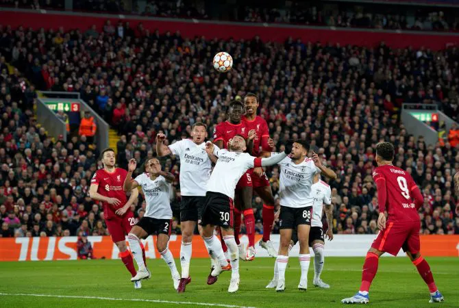Liverpool 3-3 Benfica (chung cuộc 6-4): c&uacute; đ&uacute;p của Firmino gi&uacute;p đội b&oacute;ng th&agrave;nh phố cảng nu&ocirc;i hy vọng ăn 4 - Ảnh 1.