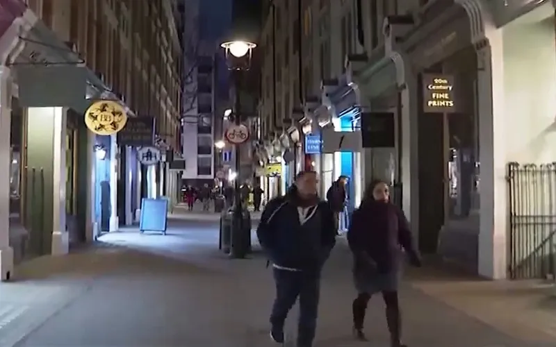 Đ&egrave;n thắp dầu - một phần bản sắc của London đang dần bị thay thế - Ảnh 2.