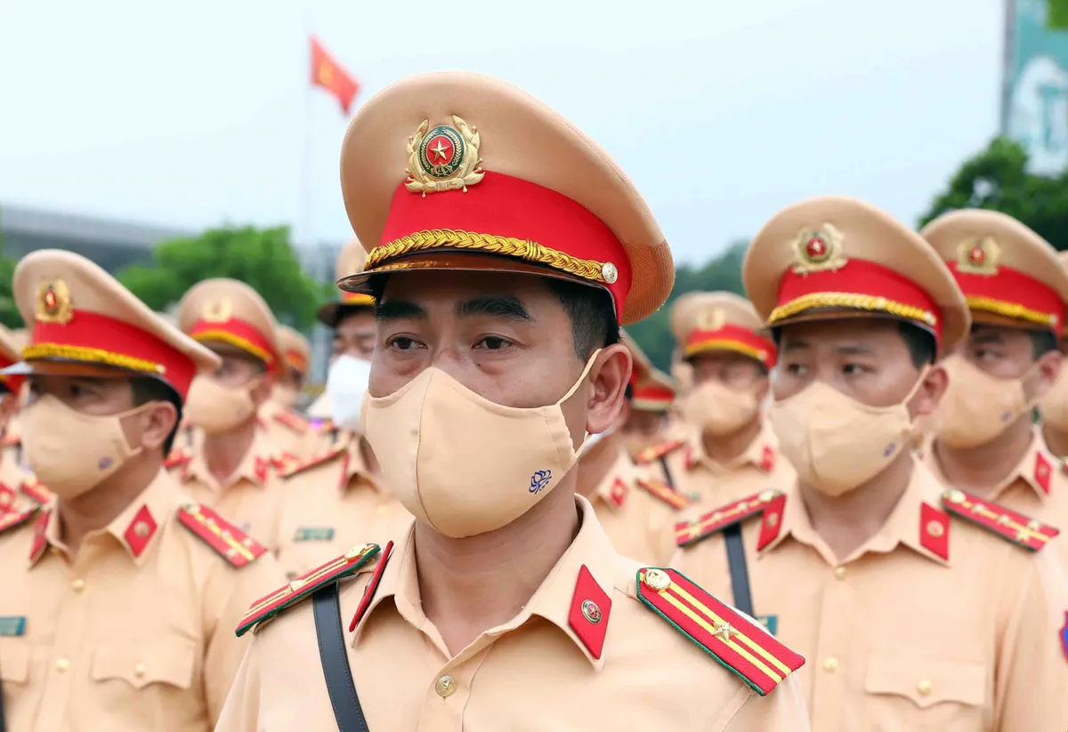 Cảnh sát giao thông ra quân bảo đảm trật tự, an toàn giao thông dịp nghỉ lễ 30/4 và 1/5 - Ảnh 3.