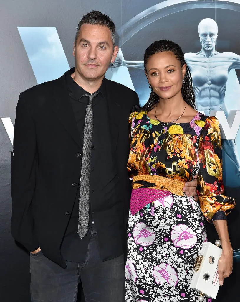 H&ocirc;n nh&acirc;n tan vỡ, rời đo&agrave;n phim Magic Mike, Thandiwe Newton đi cai nghiện - Ảnh 1.