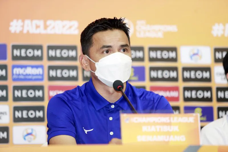 Họp báo AFC Champions League | HLV Kiatisak: ‘HAGL sẽ cố gắng có điểm” - Ảnh 1. Họp báo AFC Champions League | HLV Kiatisak: ‘HAGL sẽ cố gắng có điểm” - Ảnh 1.