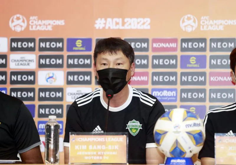 Họp báo AFC Champions League | HLV Kiatisak: ‘HAGL sẽ cố gắng có điểm” - Ảnh 4. Họp báo AFC Champions League | HLV Kiatisak: ‘HAGL sẽ cố gắng có điểm” - Ảnh 4.