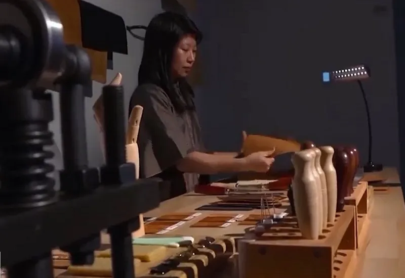 Những m&oacute;n đồ độc lạ được l&agrave;m từ... da nấm - Ảnh 1.